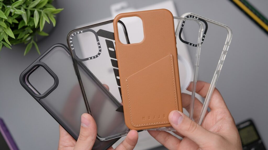 Illustrative smartphone protective cases