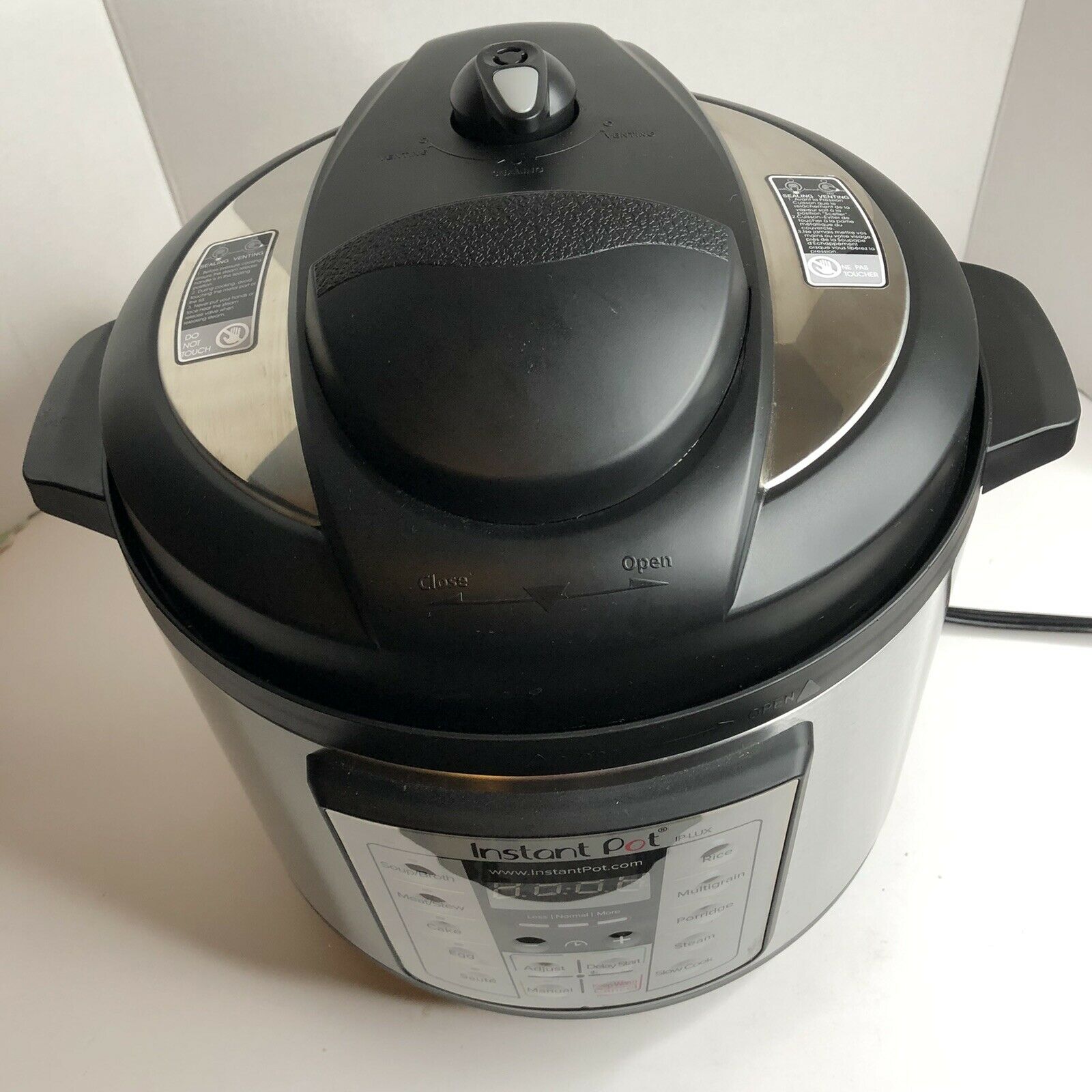 Instant Pot 8 Qt 7-in-1 Multi- Use Programmable Pressure Cooker, Rice IP-LUX80
