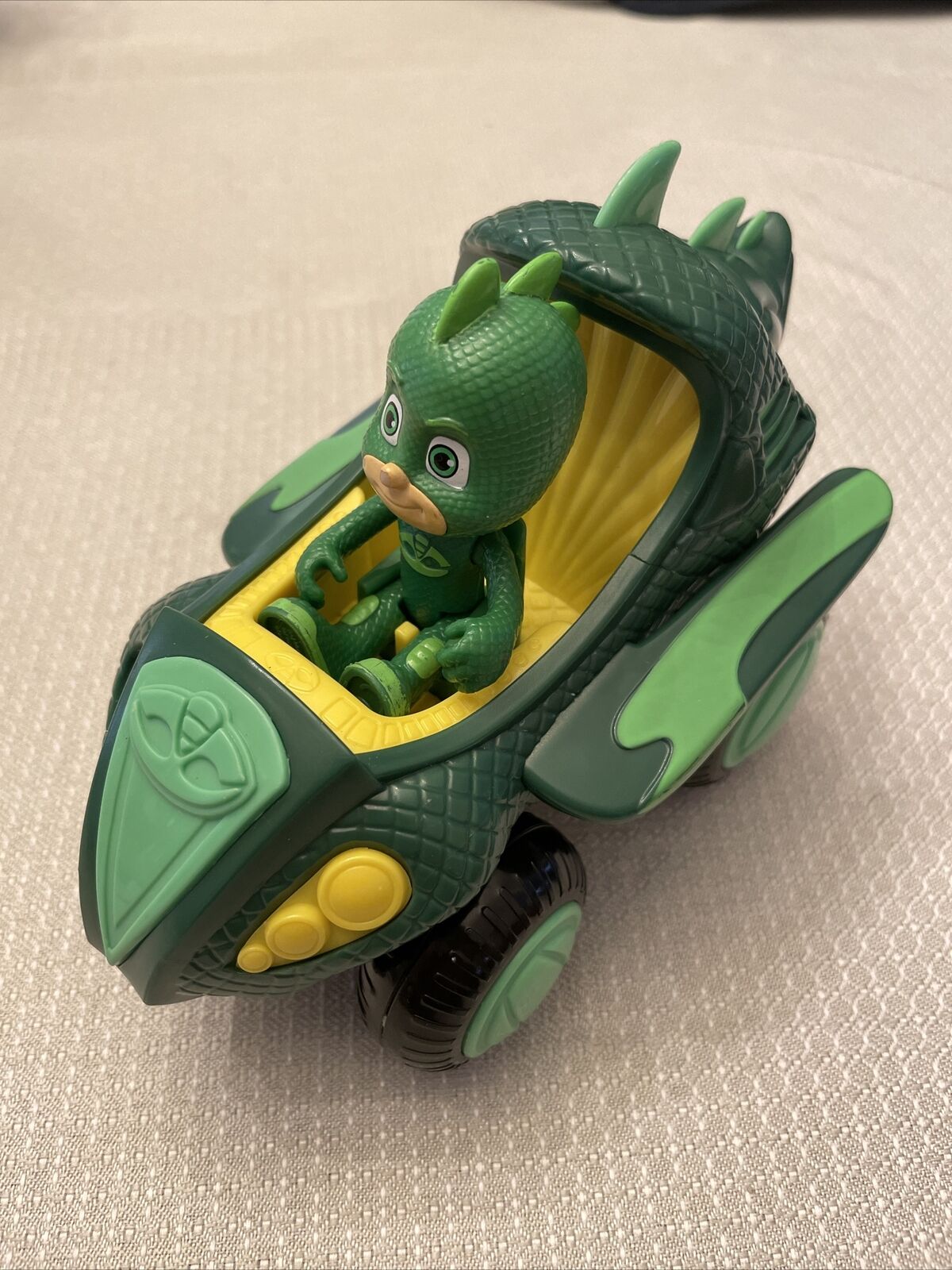 PJ Masks Hero Boost Vehicle Green Gekko Mobile Car And Figure