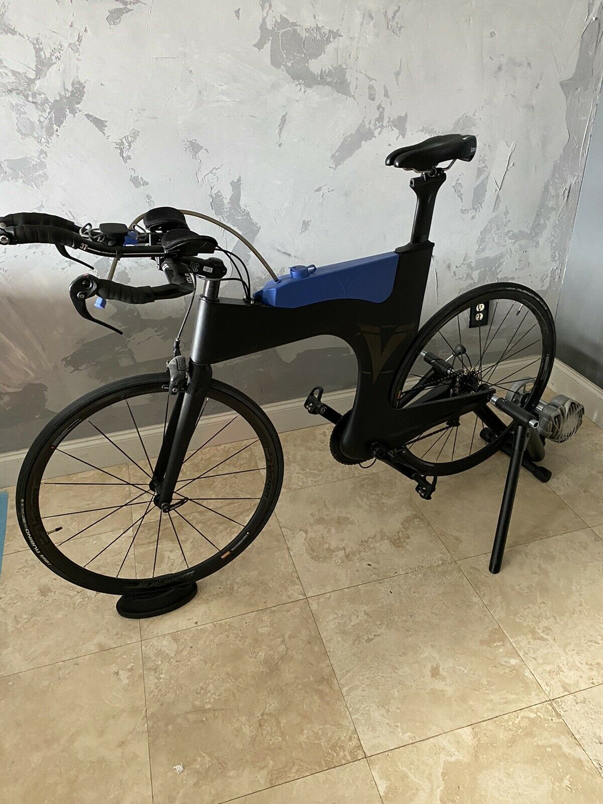 Ventum Z Mechanical Complete Bike with Training Wheels & Saris Fluid 2 Trainer